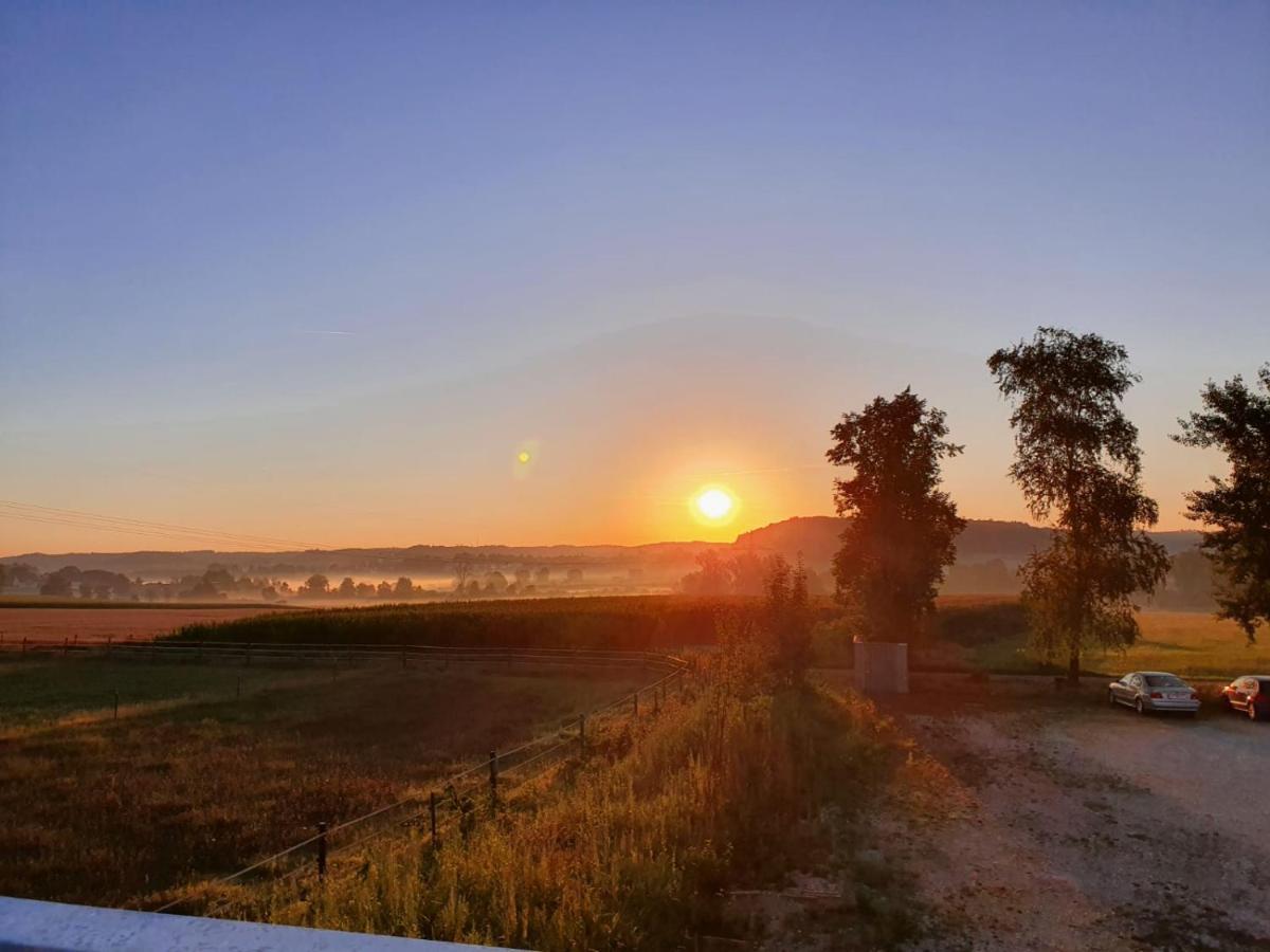 Bett'N Glueck - Uebernachtung & Fruehstueck Bed & Breakfast Zusmarshausen Bagian luar foto